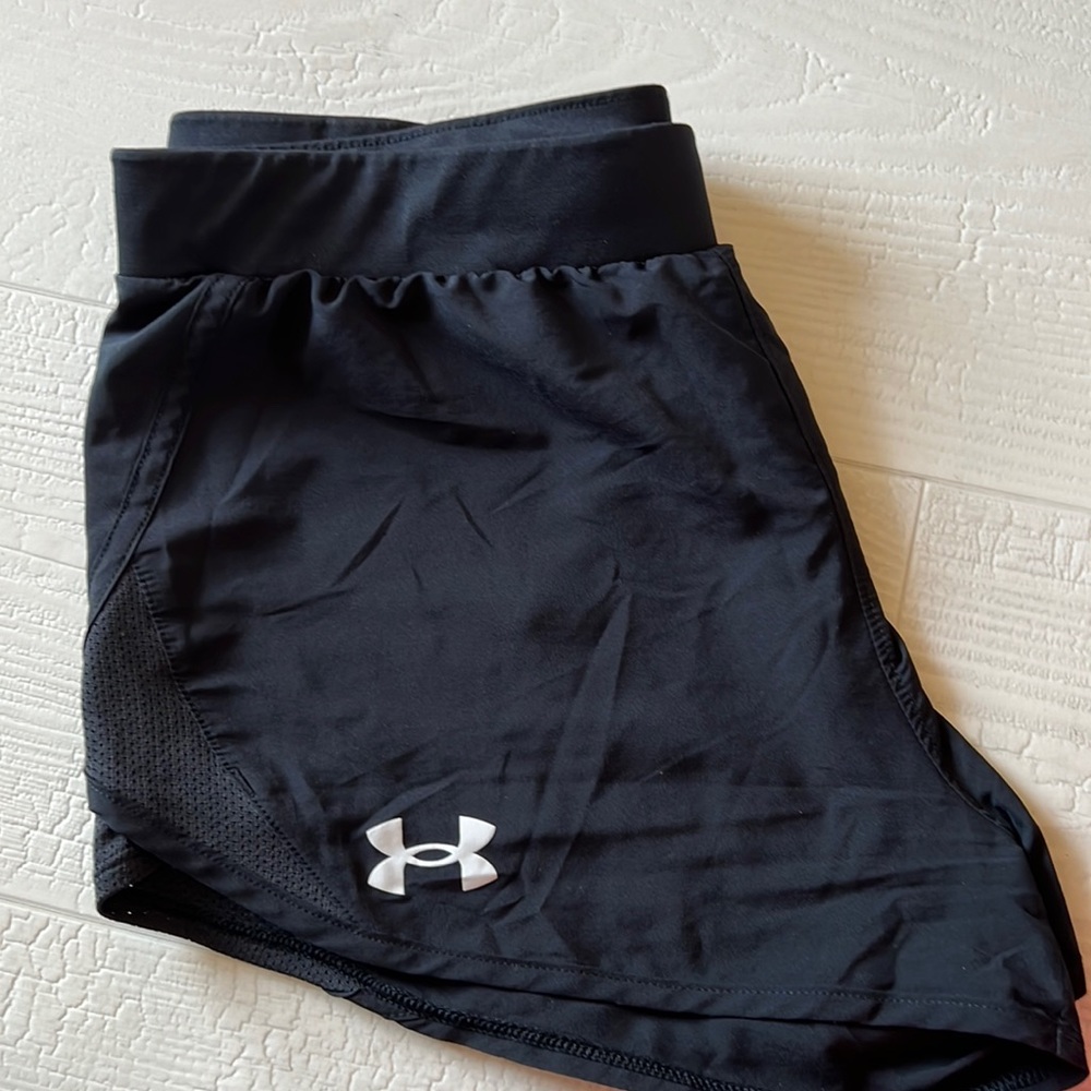 Under armor black shorts in medium
